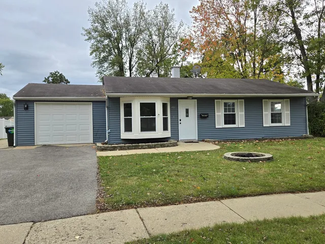$2,100 | 401 Berkley Place, Streamwood, IL 60107