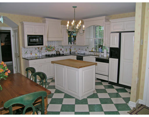 18 Wolcott Rd Extension Brookline, MA 02467 - Photo 10 of 20