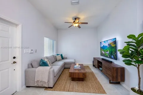 $365,000 | 2343 Southeast 16th Place, Homestead, FL 33035