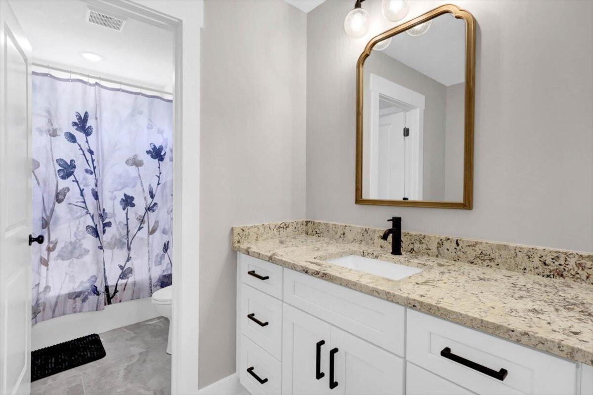 11785 Maddox Drive Georgetown, TN 37336 - Photo 31 of 61 Upstairs Guest Bathroom