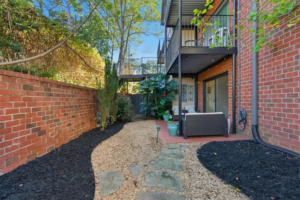 6851 Roswell Road, Unit J14 Sandy Springs, GA 30328 - Photo 21 of 41 a view of a backyard