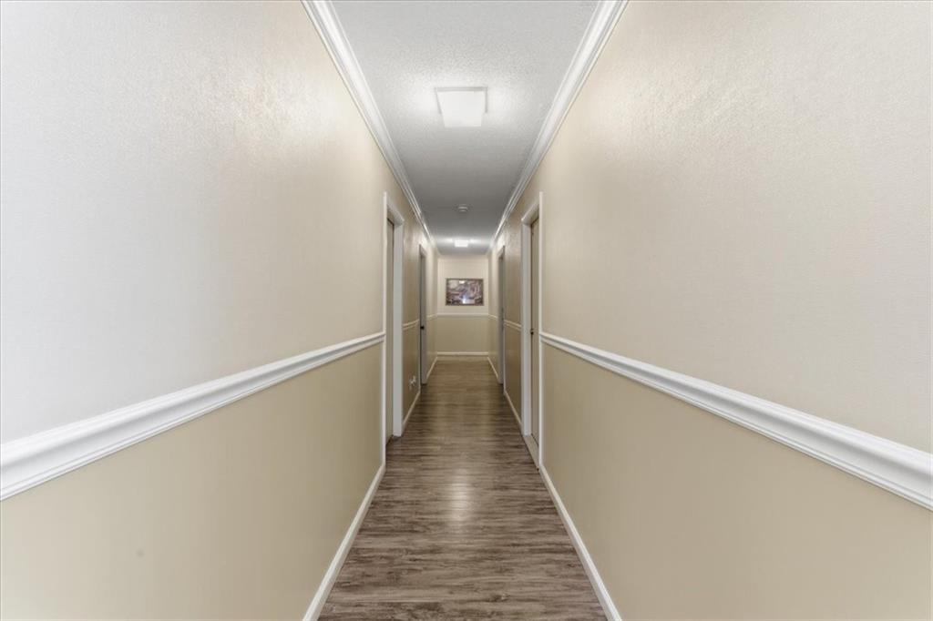 6851 Roswell Road, Unit J14 Sandy Springs, GA 30328 - Photo 34 of 41 a view of a hallway with wooden floor