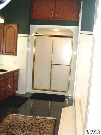 895 Gove Road Nazareth, PA 18064 - Photo 38 of 66 a view of bathroom with a tub and a mirror