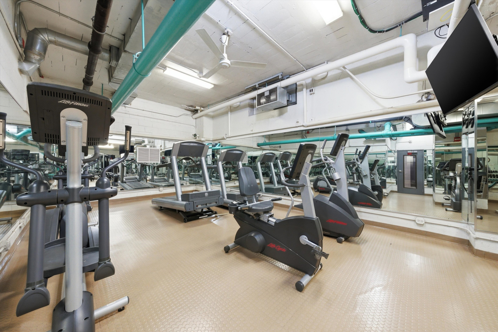 850 North Dewitt Place, Unit 9J Chicago, IL 60611 - Photo 27 of 32