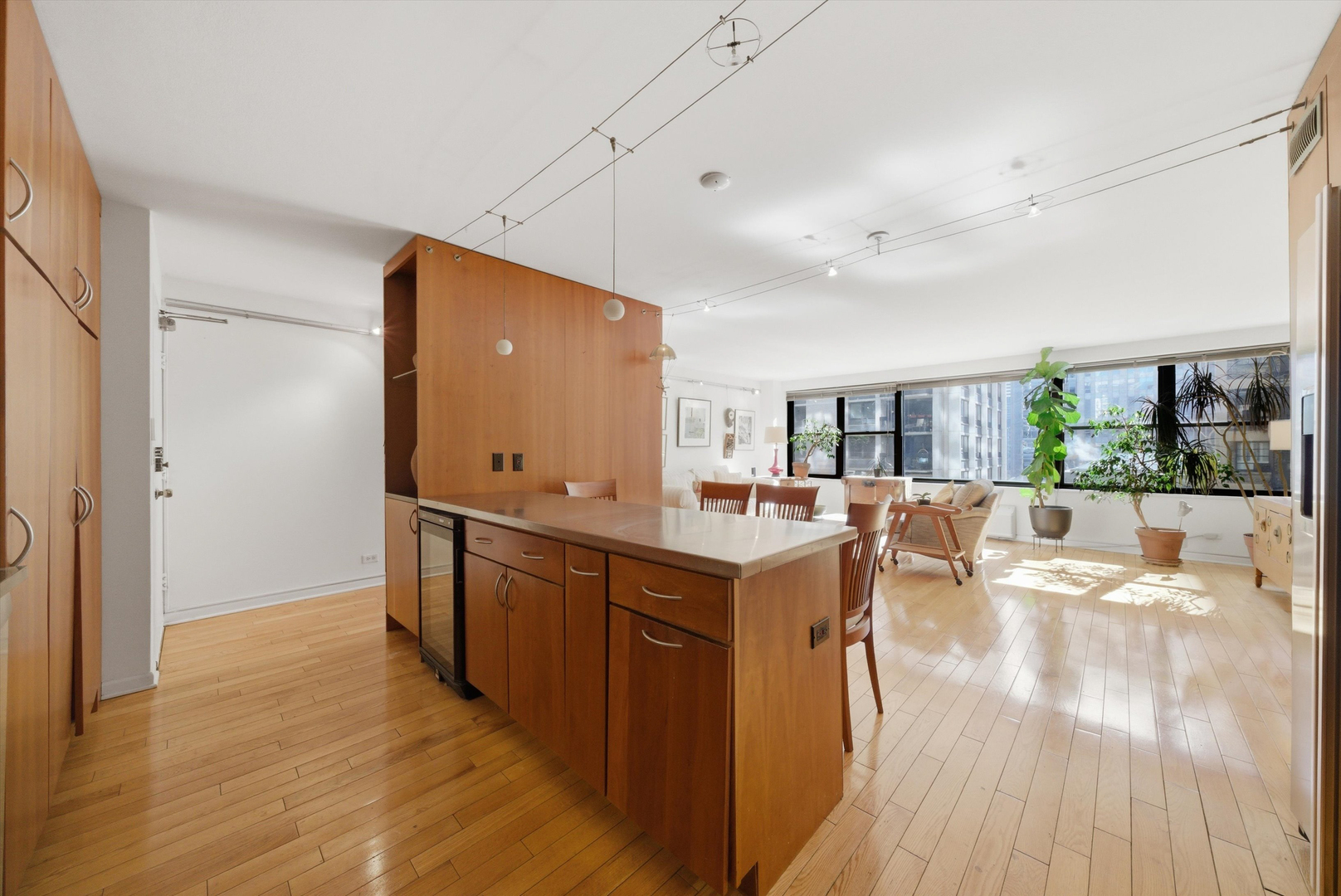 850 North Dewitt Place, Unit 9J Chicago, IL 60611 - Photo 6 of 32