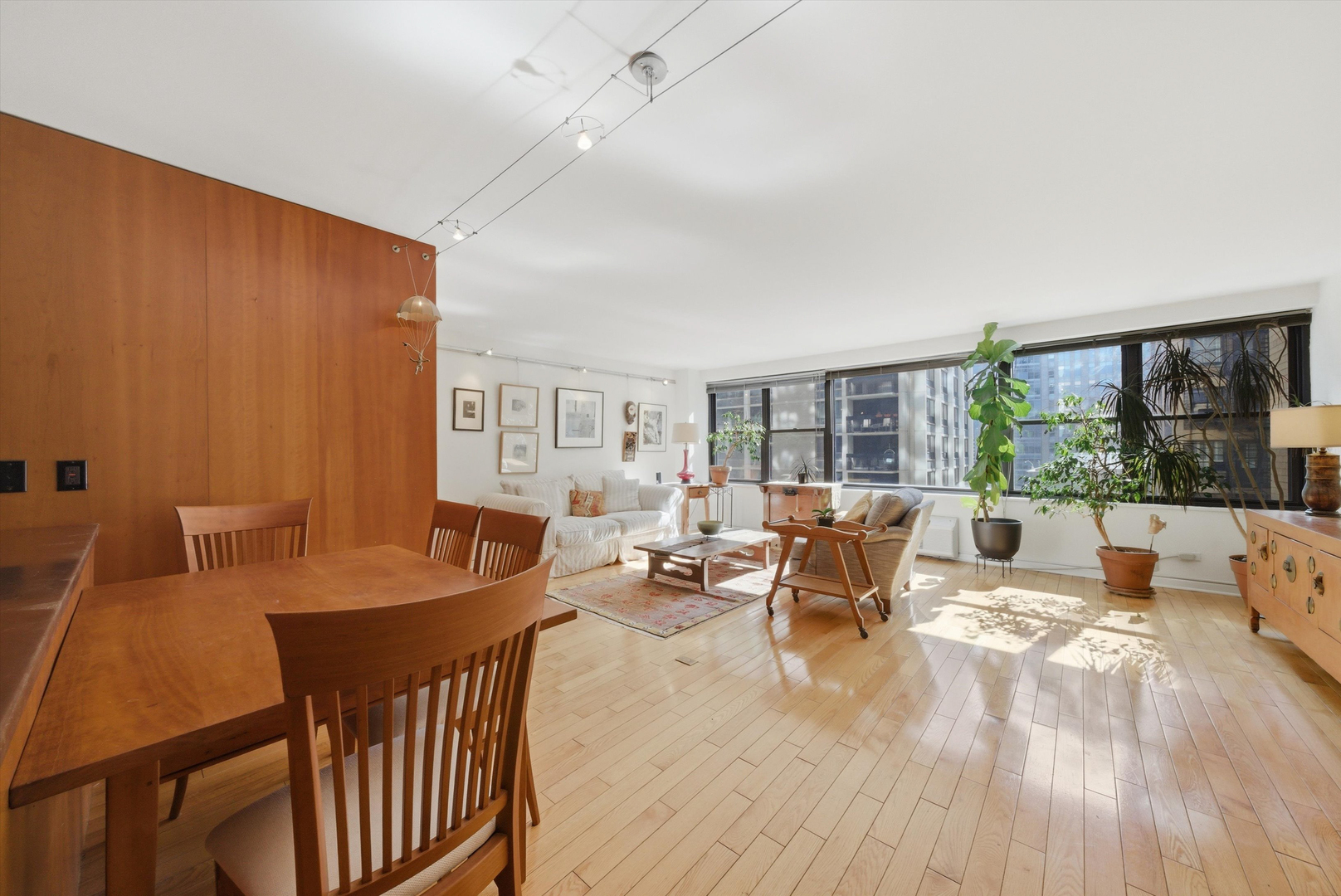 850 North Dewitt Place, Unit 9J Chicago, IL 60611 - Photo 7 of 32