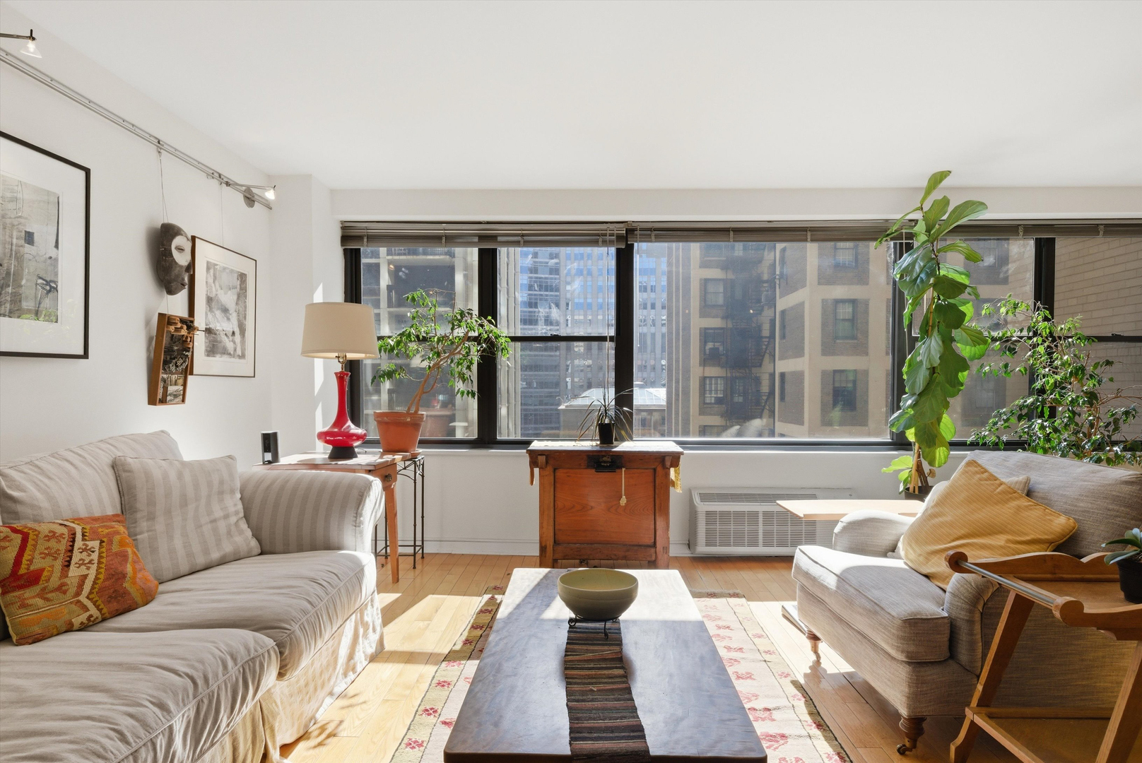 850 North Dewitt Place, Unit 9J Chicago, IL 60611 - Photo 8 of 32