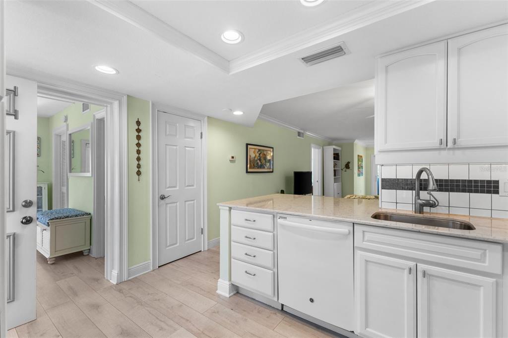 948 Virginia Street, Unit 101 Dunedin, FL 34698 - Photo 5 of 31