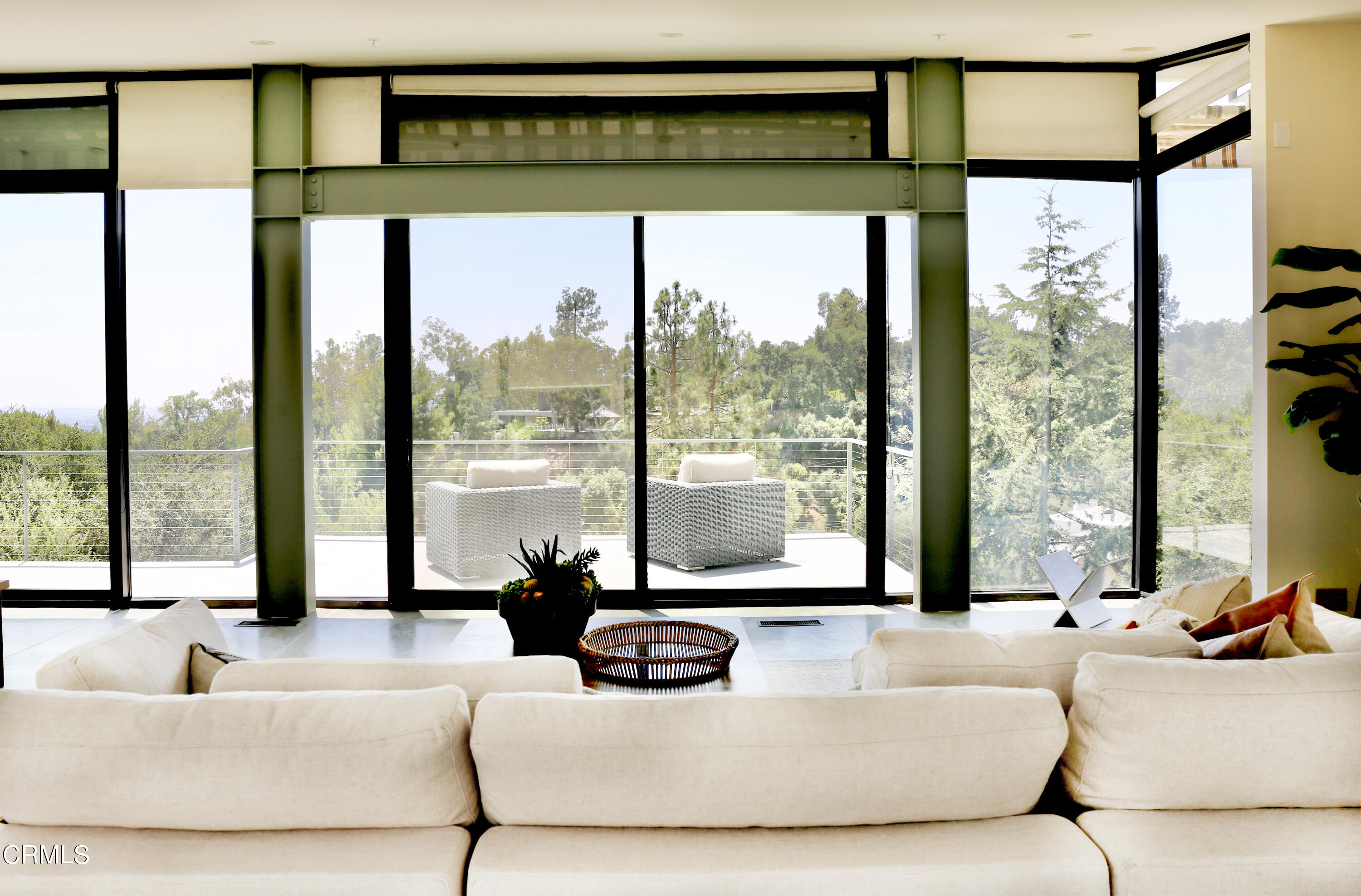 3555 Shaw Ranch Road Pasadena, CA 91107 - Photo 19 of 45 a living room with furniture and a large window