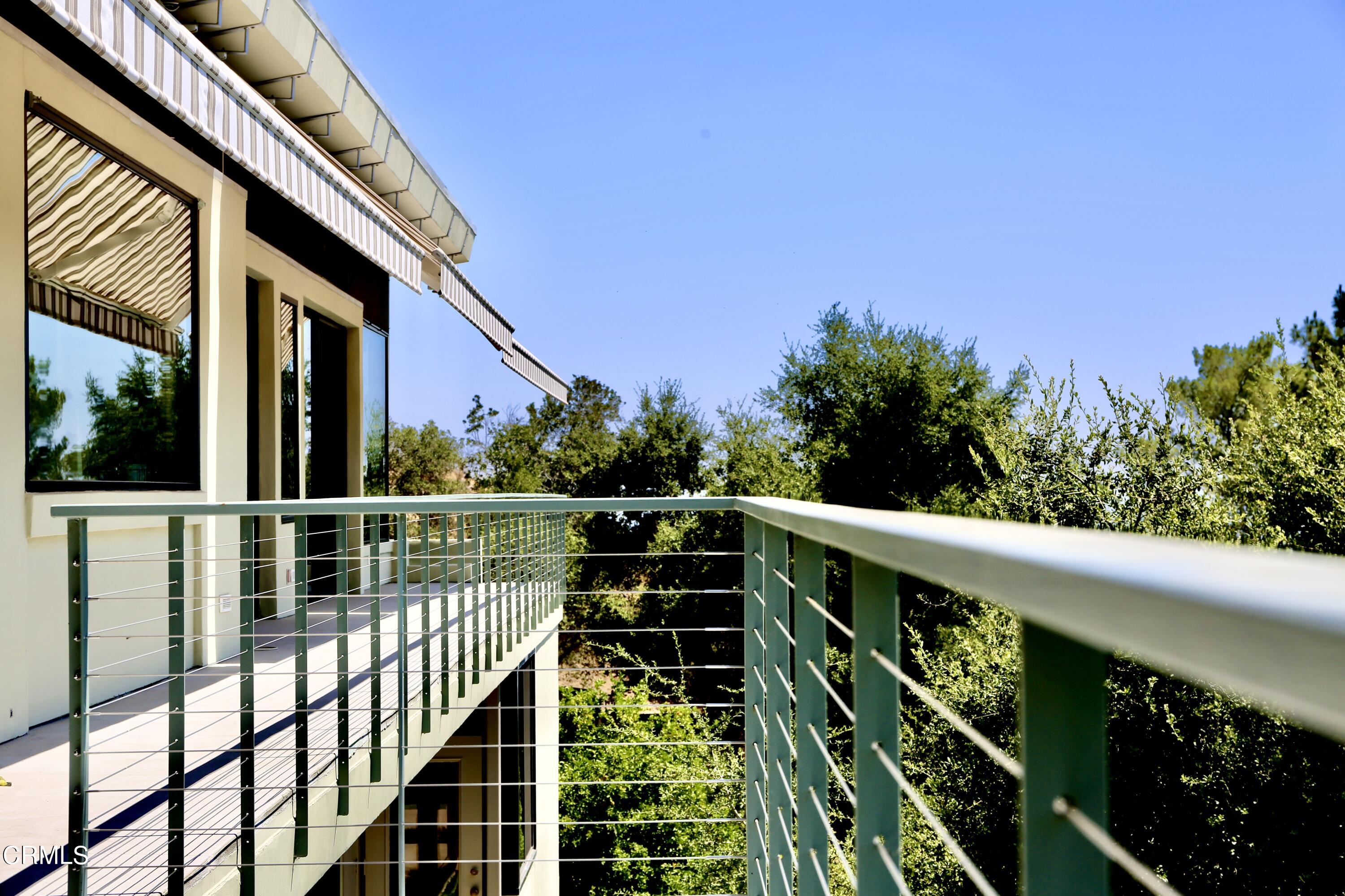 3555 Shaw Ranch Road Pasadena, CA 91107 - Photo 21 of 45 a view of balcony with wooden floor and fence