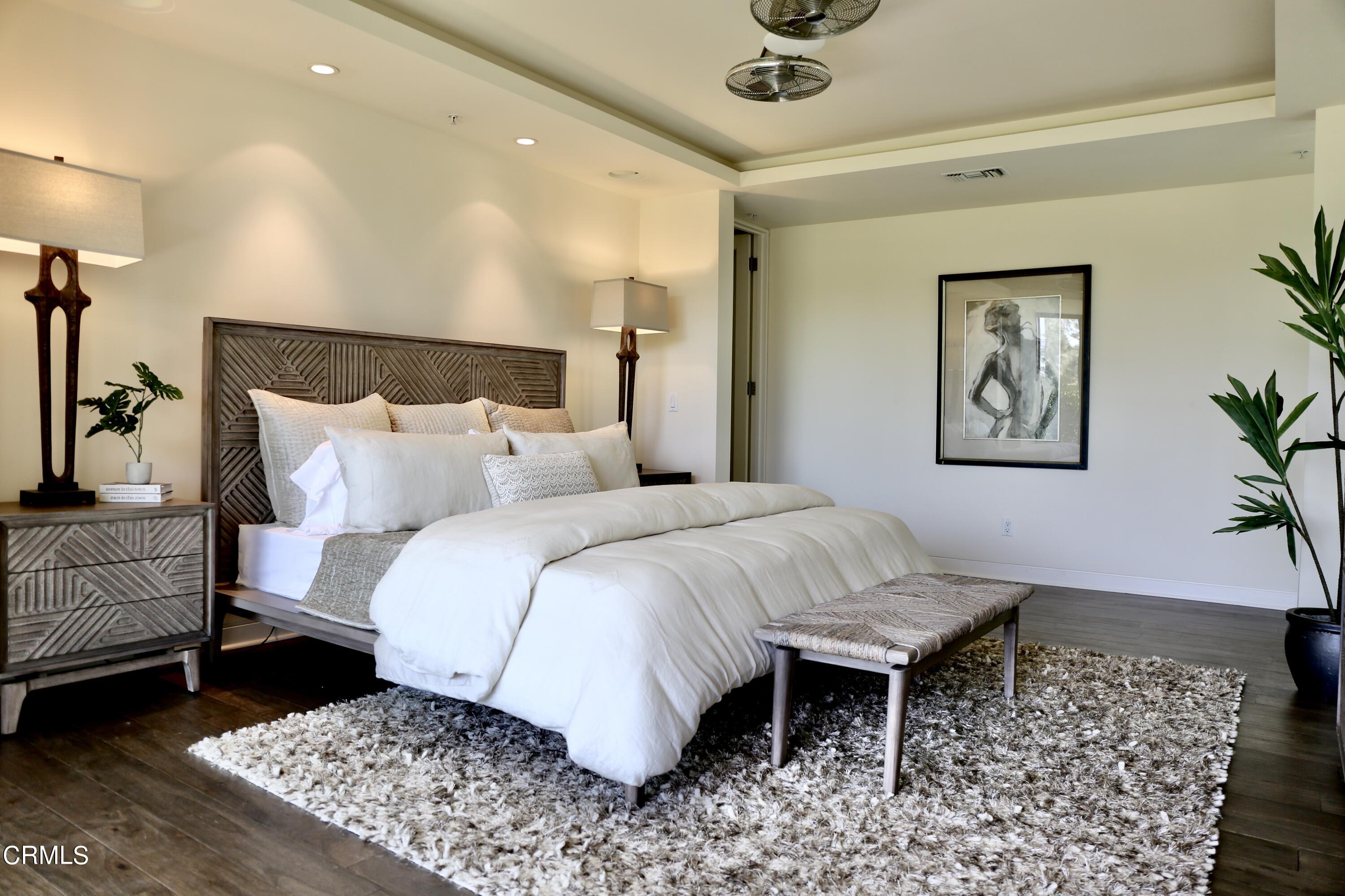 3555 Shaw Ranch Road Pasadena, CA 91107 - Photo 27 of 45 a bedroom with a bed and a table