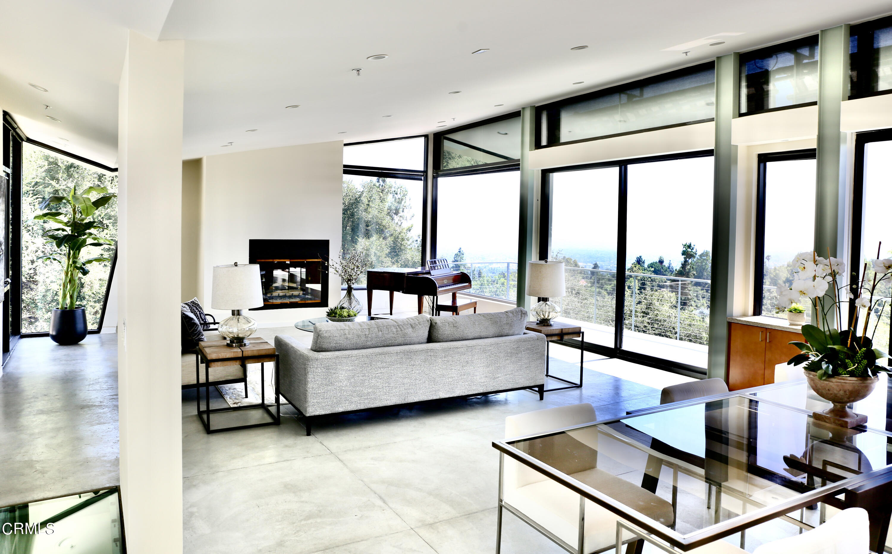 3555 Shaw Ranch Road Pasadena, CA 91107 - Photo 8 of 45 a living room with furniture and a large window