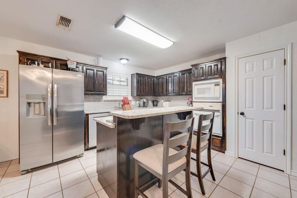579 South Hitt Street Boyd, TX 76023 - Photo 15 of 34 Amazing Kitchen with Breakfast Bar! Granite Countertops and more!