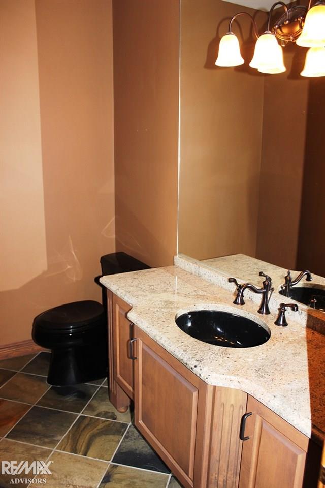 5556 Abbey Drive Rochester, MI 48306 - Photo 57 of 75 Second floor bathroom