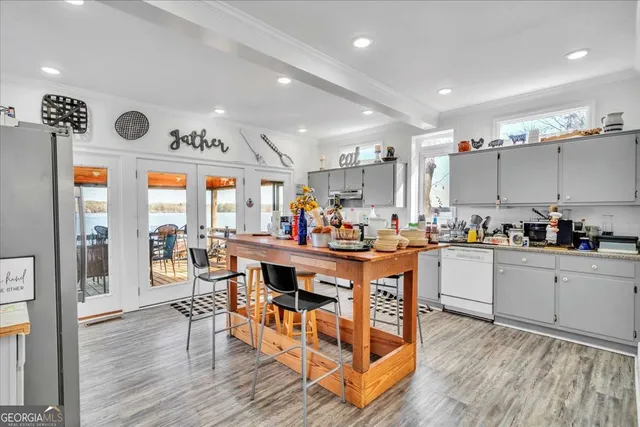 a view of a kitchen and dining room