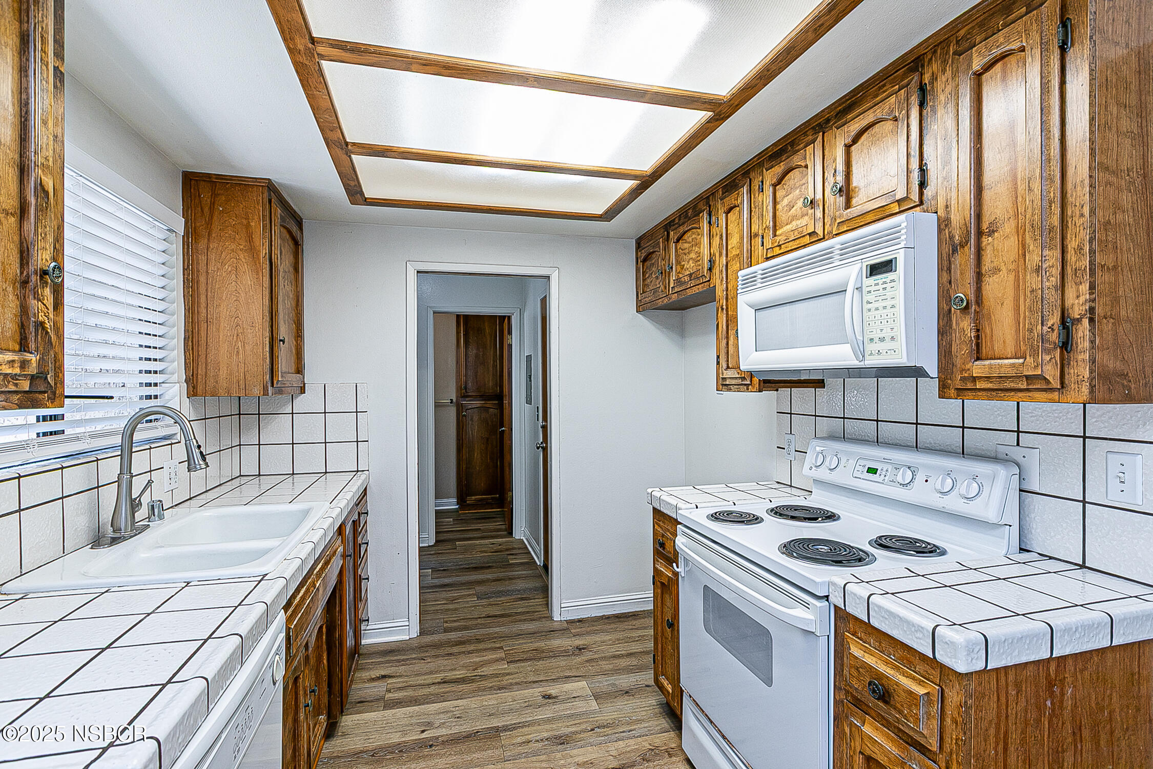 1057 Meadow Way Arroyo Grande, CA 93420 - Photo 11 of 43 1057MeadowWyAG_12