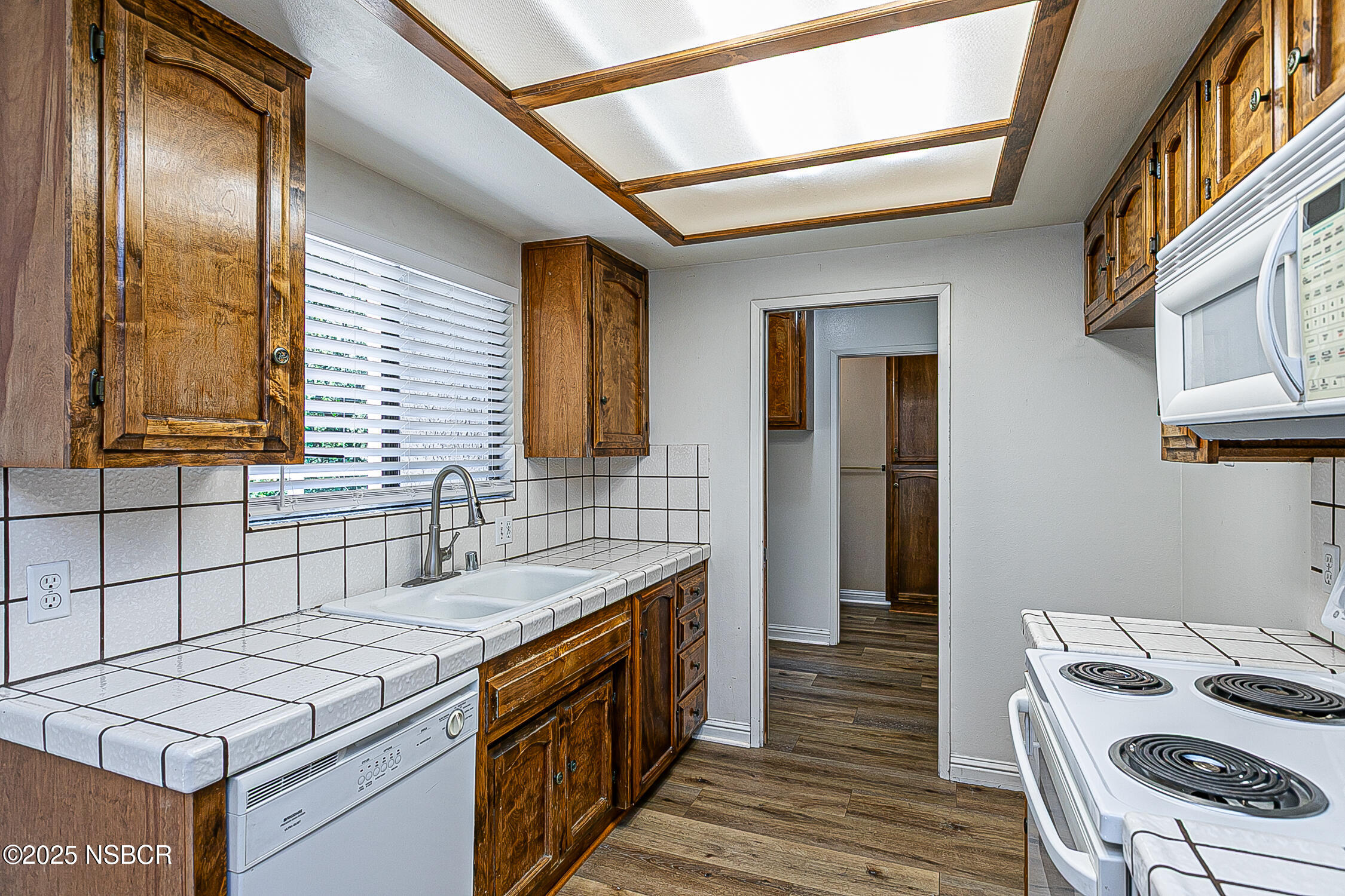 1057 Meadow Way Arroyo Grande, CA 93420 - Photo 12 of 43 1057MeadowWyAG_13