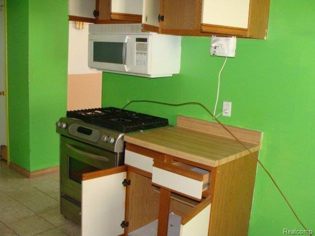 505 Buckingham Road Canton, MI 48188 - Photo 4 of 10 KITCHEN