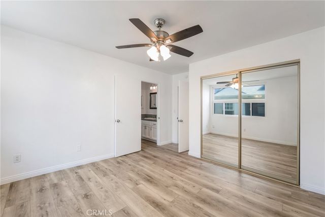a view of a livingroom with a ceiling fan