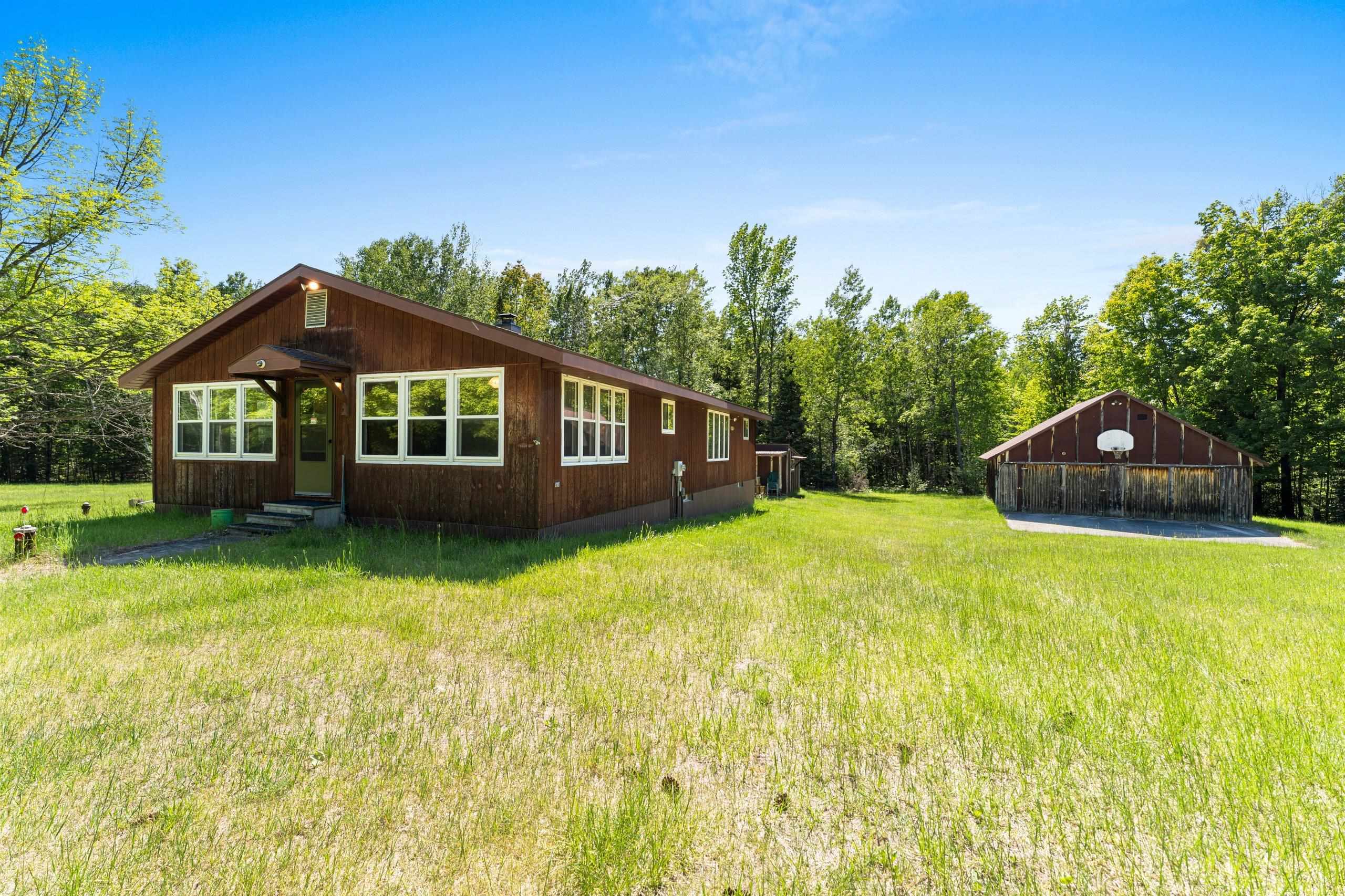 W4945 South Right Of Way Road Crivitz, WI 54114 - Photo 5 of 65