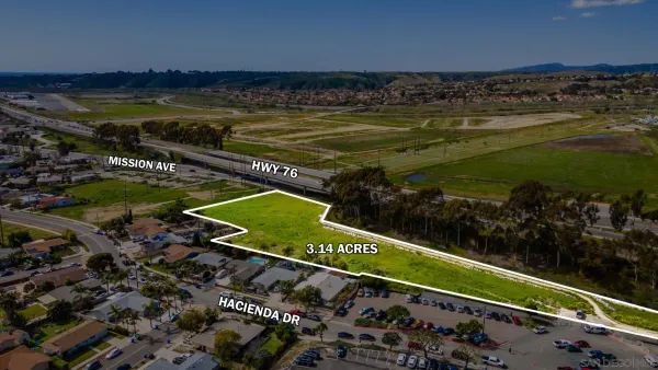 a view of a tennis court