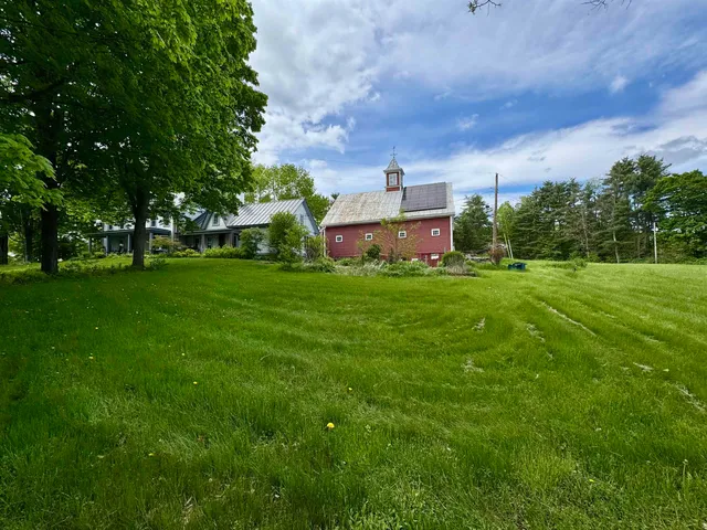 $655,000 | 68 Doe Lane, Newbury, VT 05051