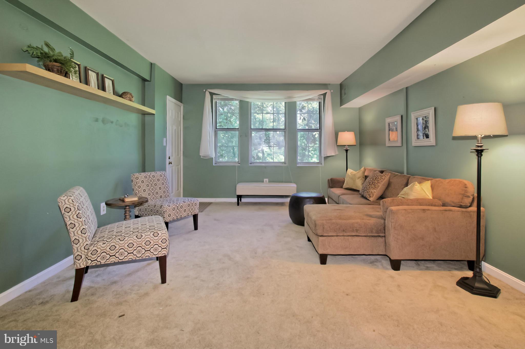 1805 North Rhodes Street, Unit 4248 Arlington, VA 22201 - Photo 4 of 30 Living Room