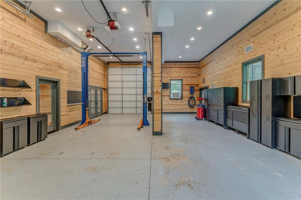 850 Bethel Church Road Southeast Silver Creek, GA 30173 - Photo 35 of 52 a view of a room with gym equipment