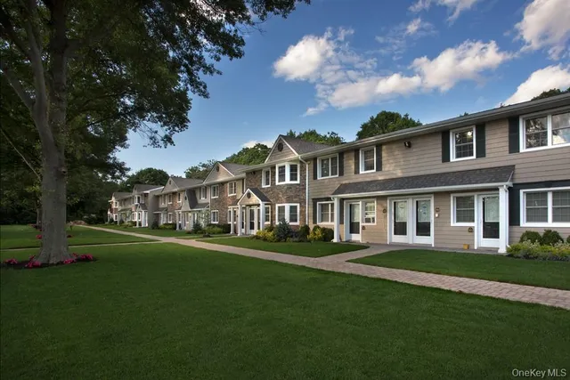 $2,360 | 215 Tudor Lane, Unit 215, Middle Island, NY 11953