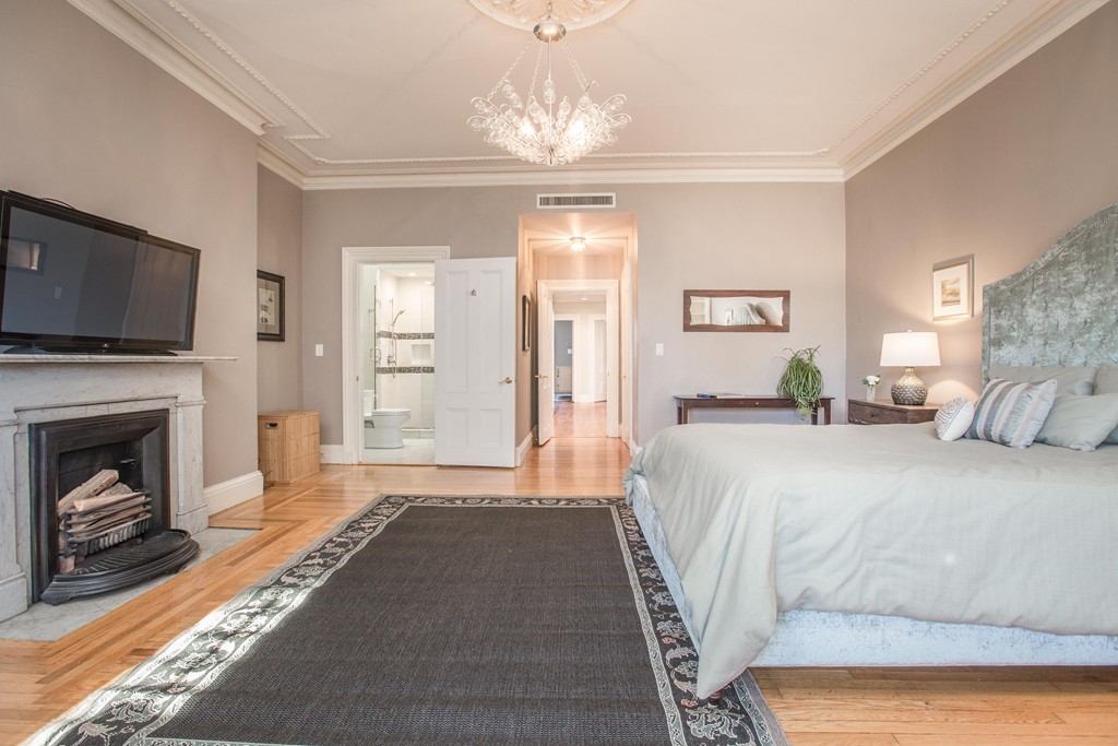 193 Beacon Street, Unit 4 Boston, MA 02116 - Photo 15 of 22 a spacious bedroom with a bed and a fireplace