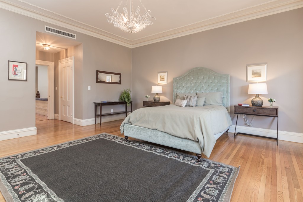 193 Beacon Street, Unit 4 Boston, MA 02116 - Photo 17 of 22 a spacious bedroom with a bed and wooden floor