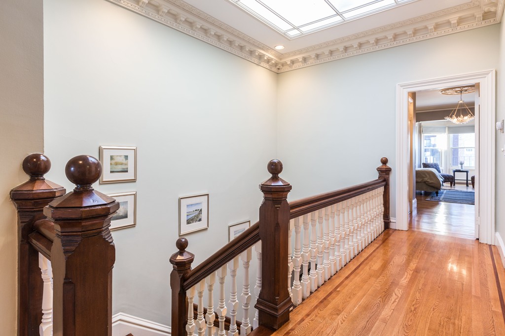 193 Beacon Street, Unit 4 Boston, MA 02116 - Photo 10 of 22 a view of gallery with wooden floor