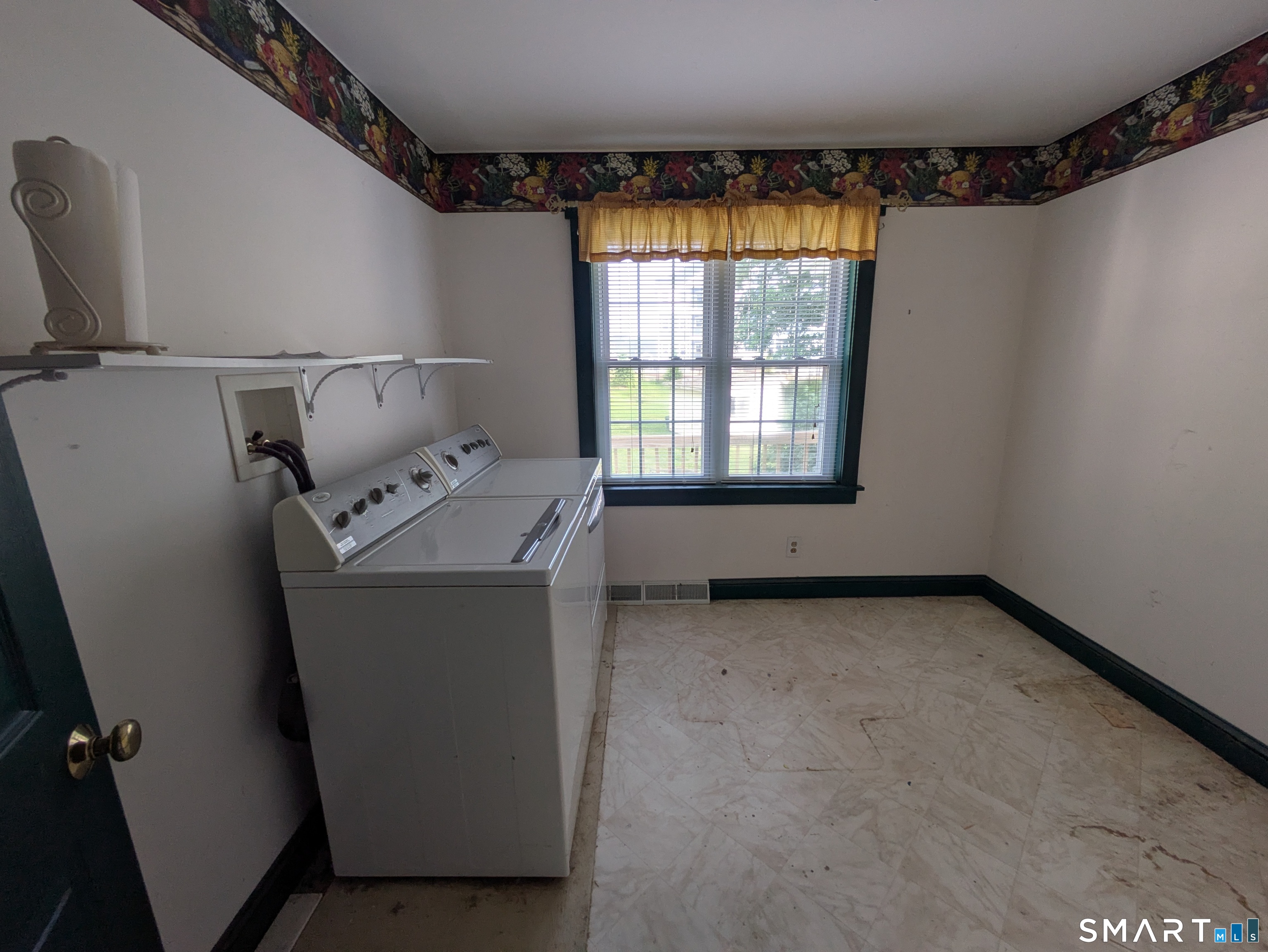 261 Coram Road Shelton, CT 06484 - Photo 13 of 25 Gallery Image 13