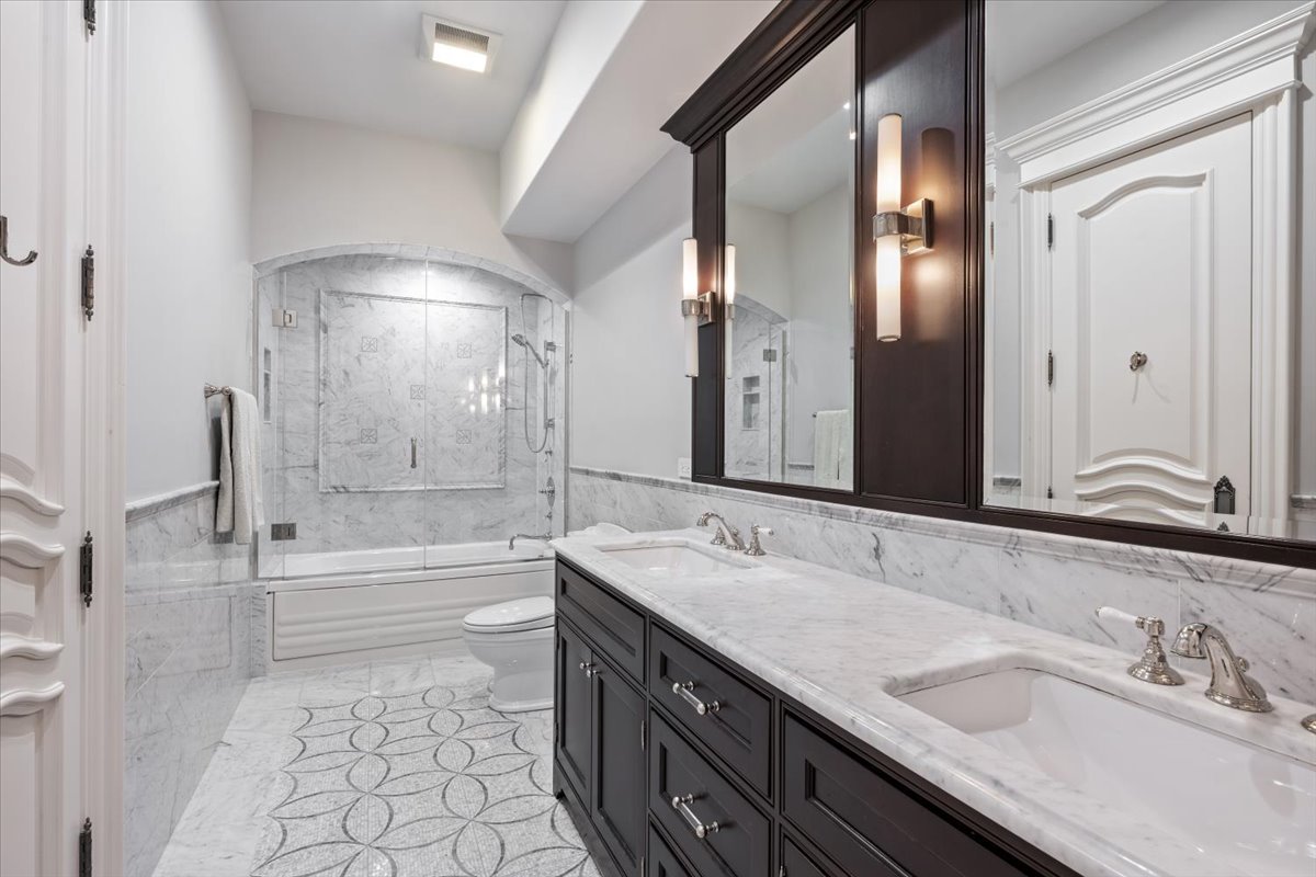 319 Sheridan Road Winnetka, IL 60093 - Photo 45 of 81 a bathroom with a tub a sink and mirror