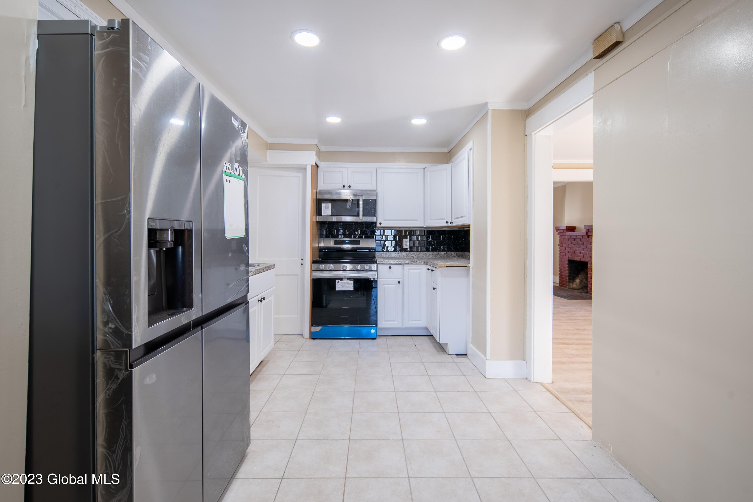 1027 Dean Street Schenectady, NY 12309 - Photo 11 of 40 011