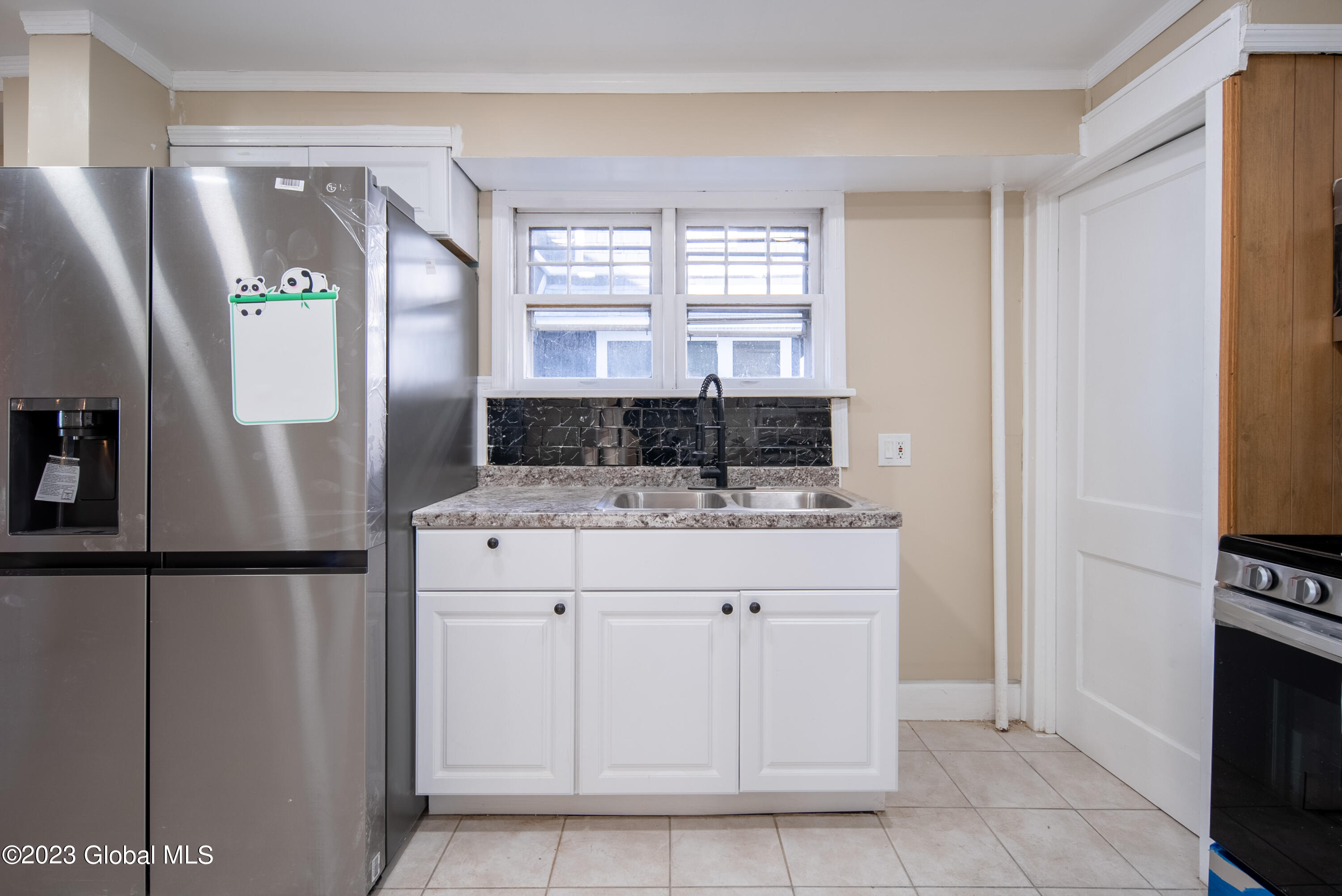 1027 Dean Street Schenectady, NY 12309 - Photo 13 of 40 013