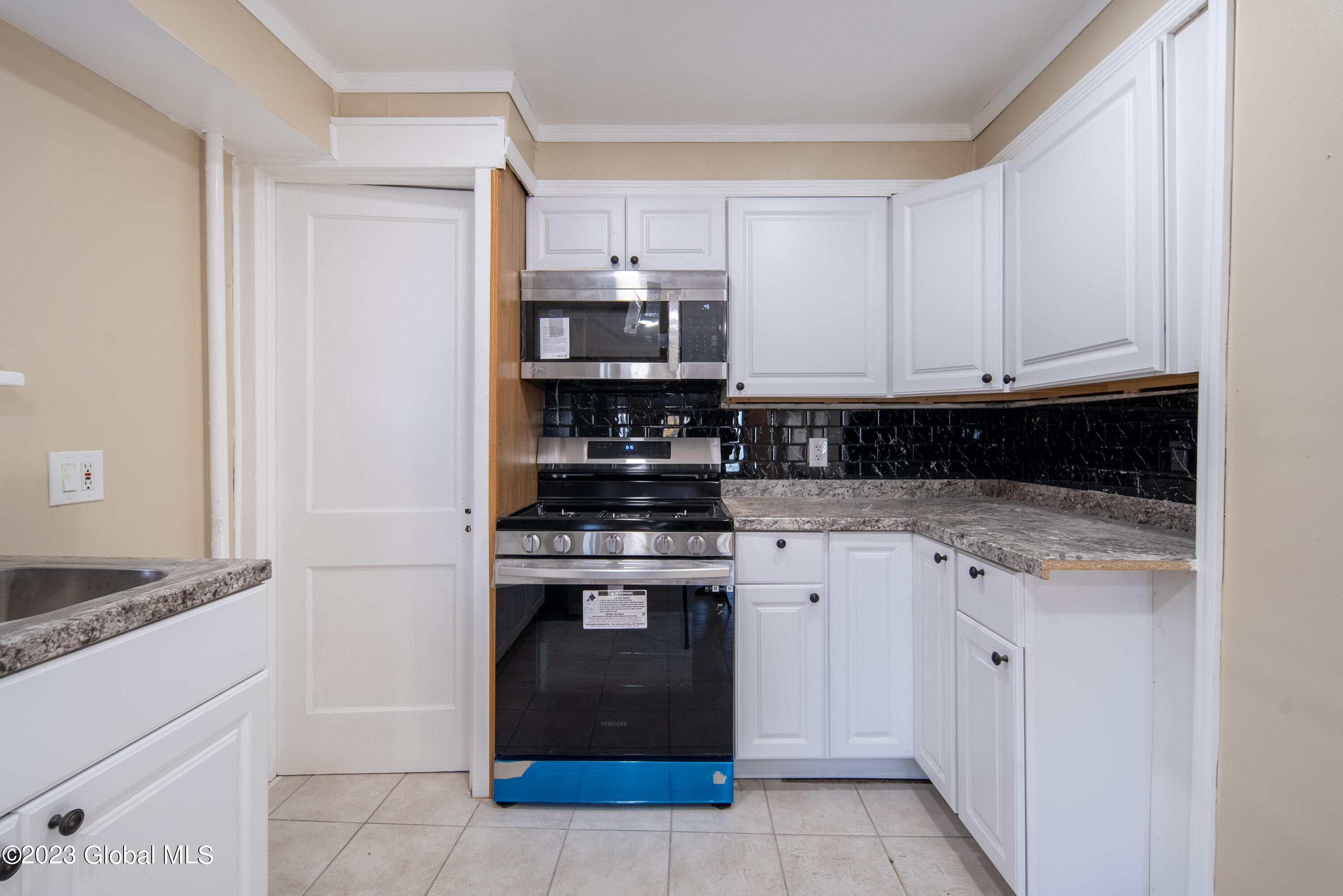 1027 Dean Street Schenectady, NY 12309 - Photo 14 of 40 014