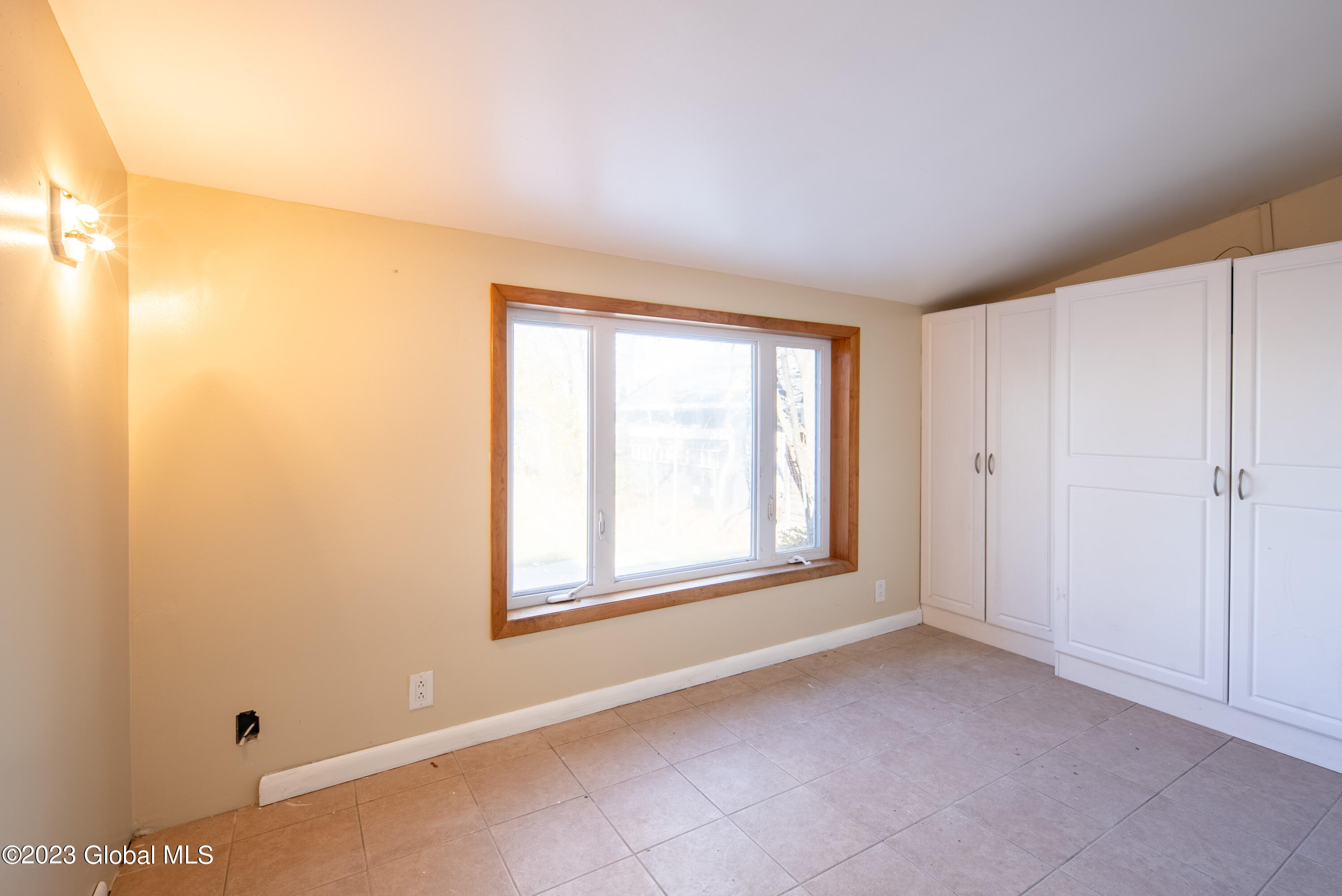 1027 Dean Street Schenectady, NY 12309 - Photo 15 of 40 015