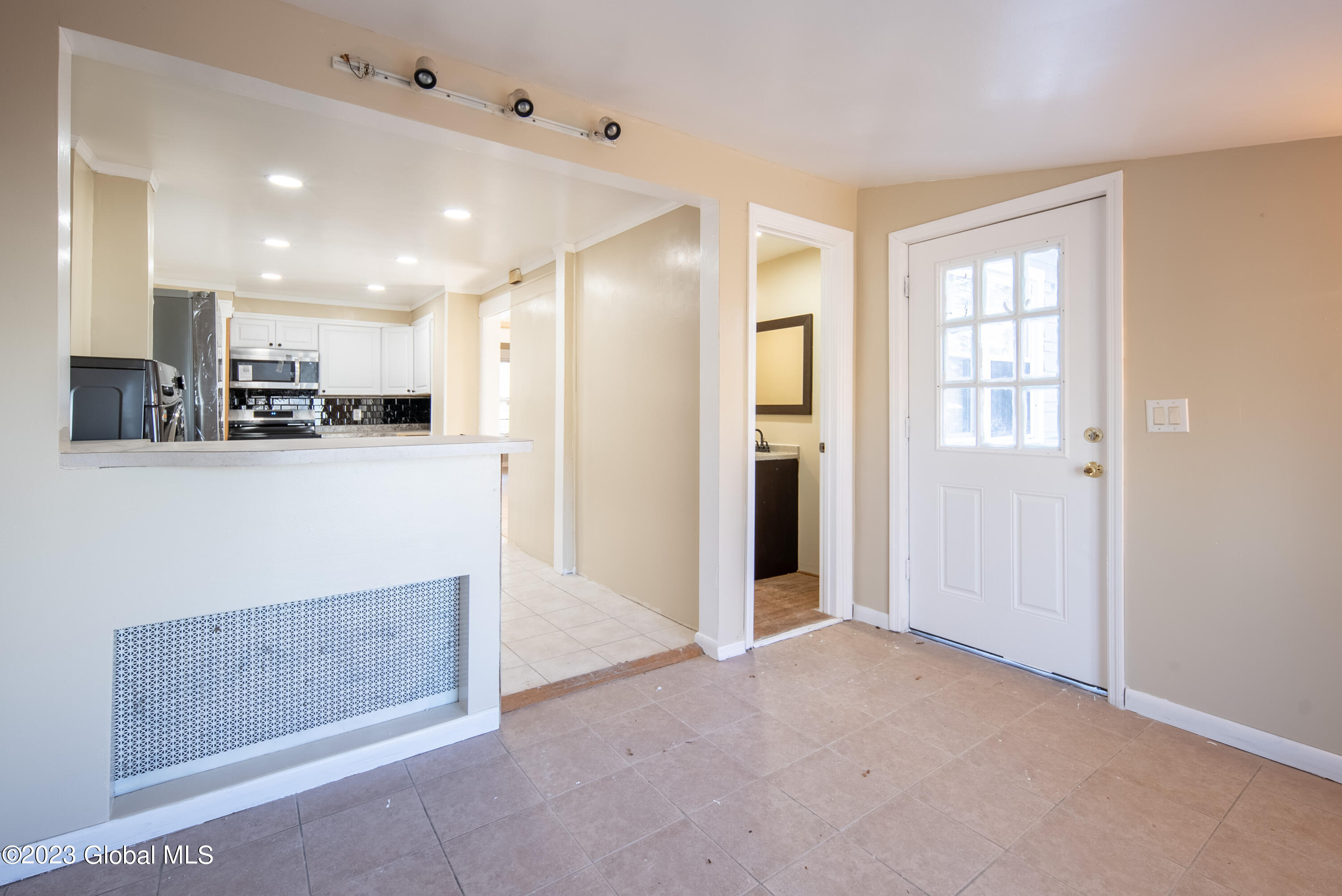 1027 Dean Street Schenectady, NY 12309 - Photo 16 of 40 016