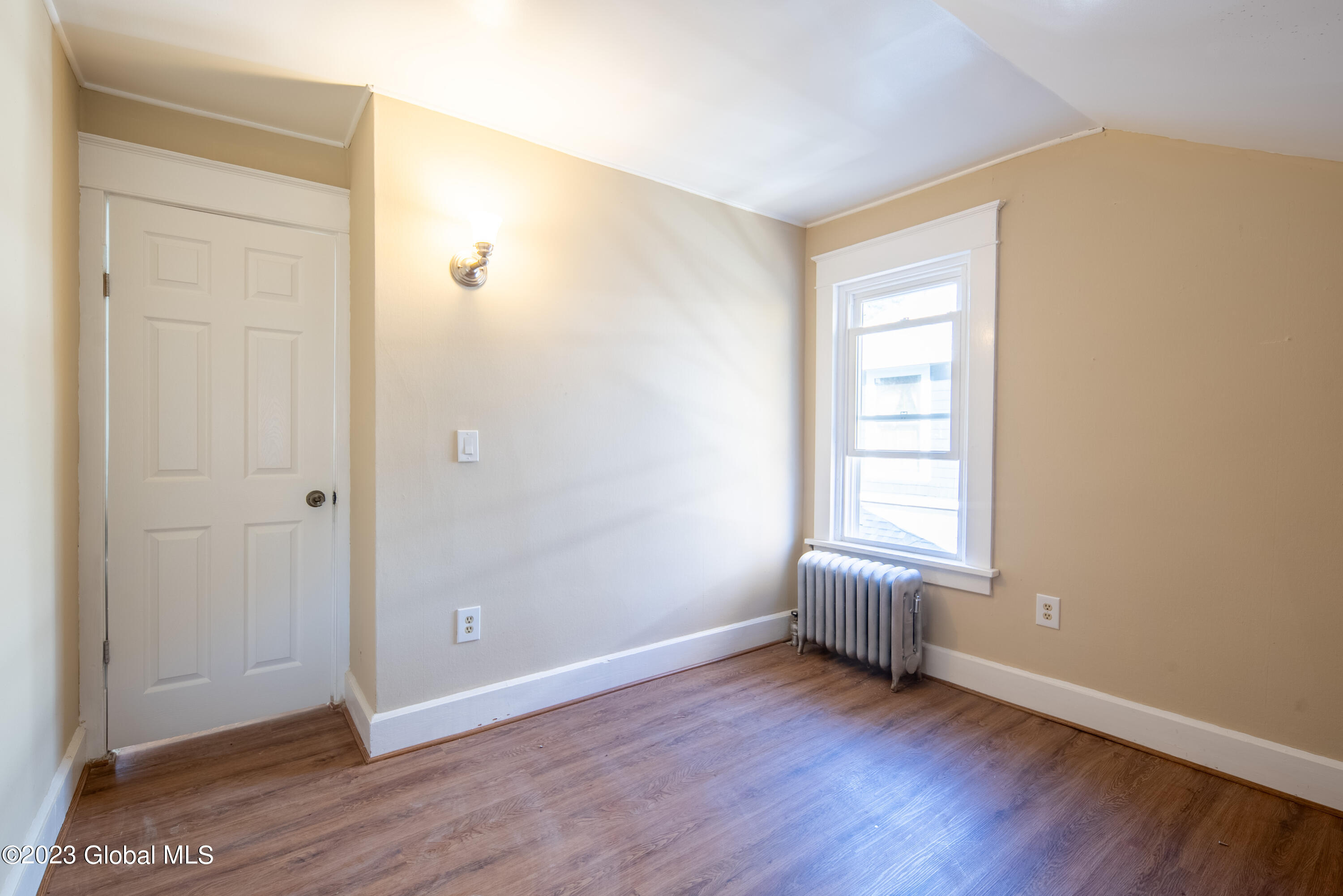 1027 Dean Street Schenectady, NY 12309 - Photo 27 of 40 027