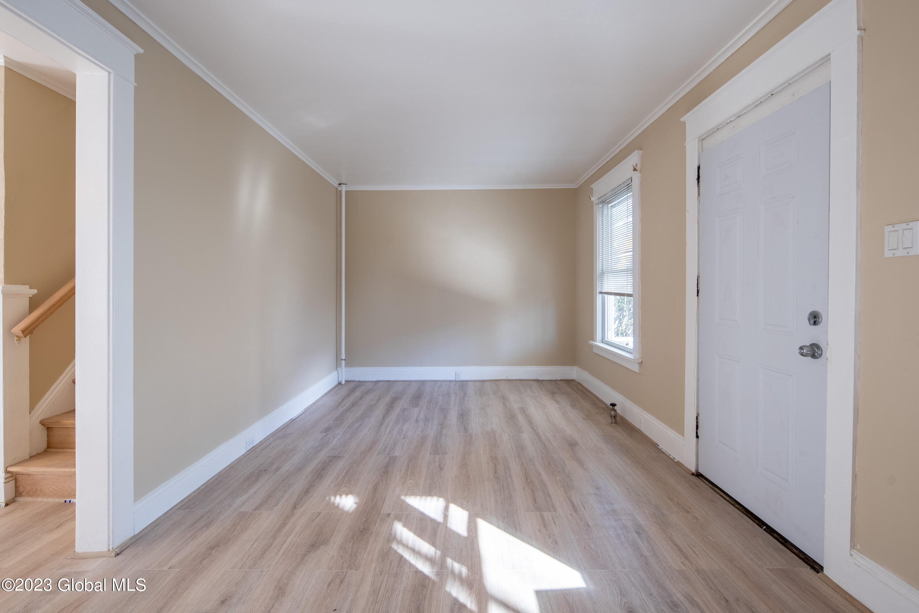 1027 Dean Street Schenectady, NY 12309 - Photo 4 of 40 004