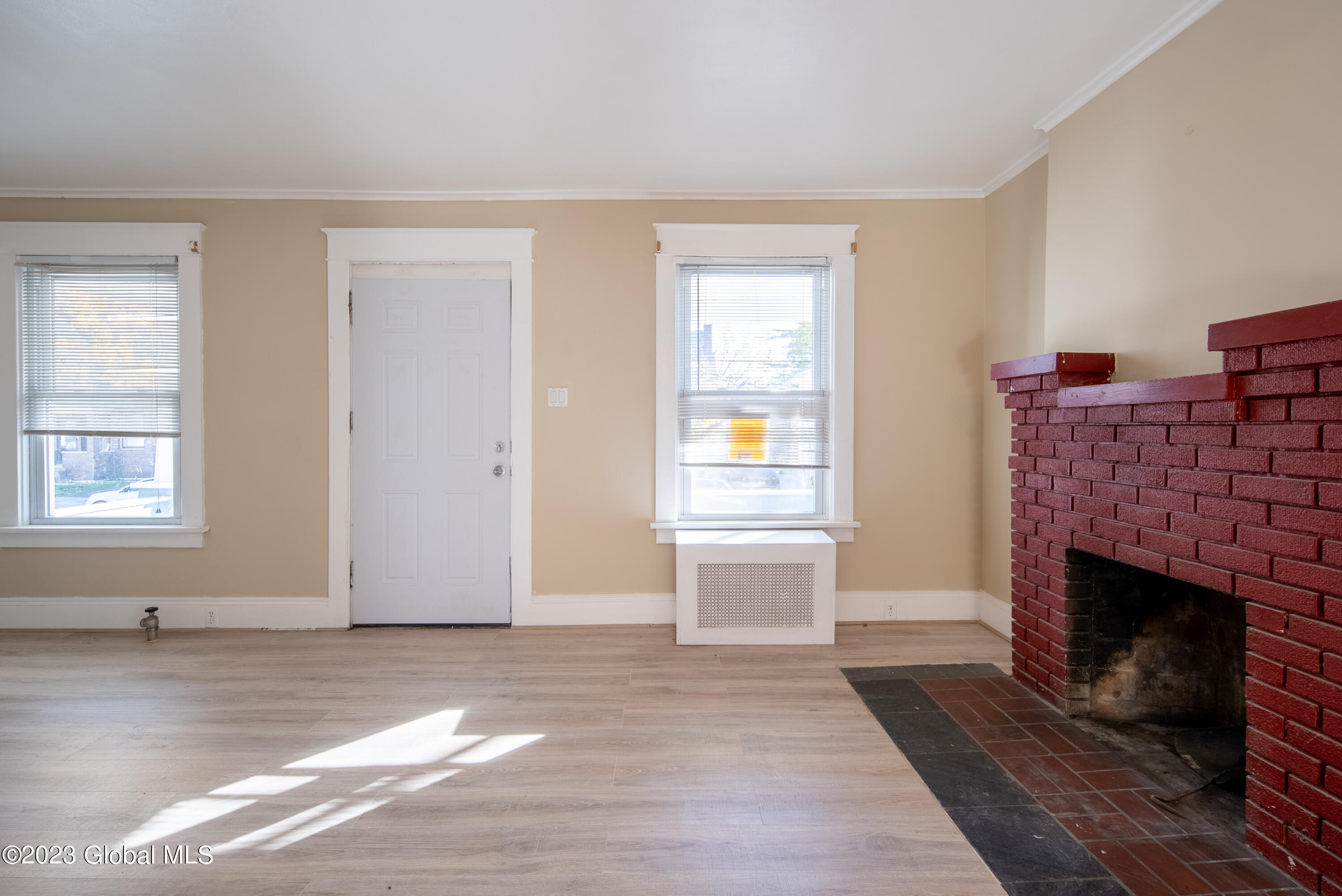 1027 Dean Street Schenectady, NY 12309 - Photo 5 of 40 005