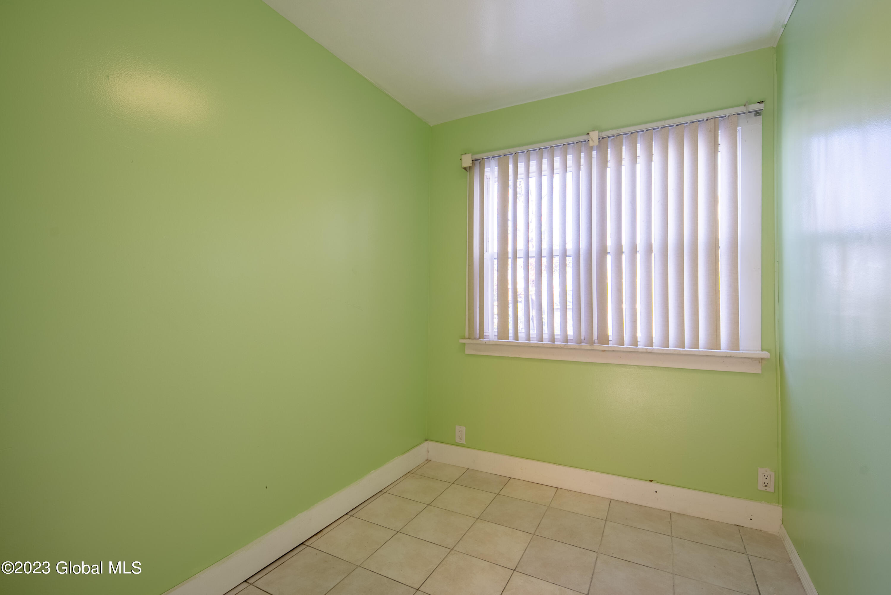 1027 Dean Street Schenectady, NY 12309 - Photo 10 of 40 010