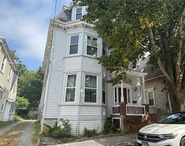$2,400 | 46 Lee Avenue, Unit 1, Newport, RI 02840