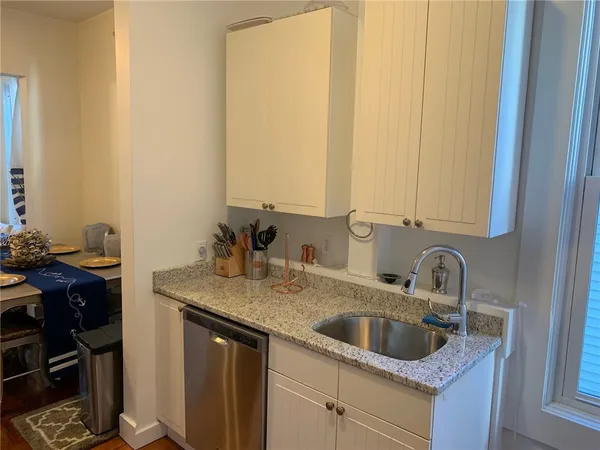 $2,400 | 46 Lee Avenue, Unit 1, Newport, RI 02840