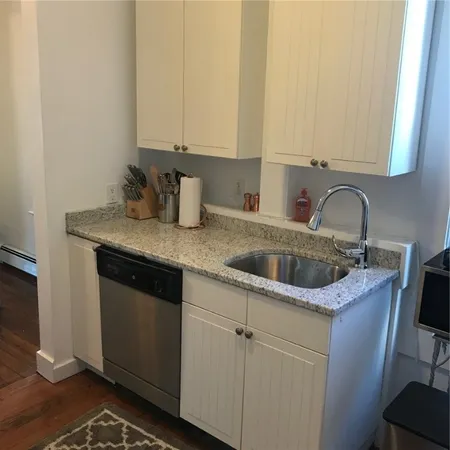 $2,400 | 46 Lee Avenue, Unit 1, Newport, RI 02840