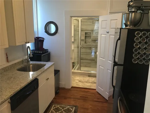 $2,400 | 46 Lee Avenue, Unit 1, Newport, RI 02840