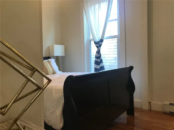 $2,400 | 46 Lee Avenue, Unit 1, Newport, RI 02840