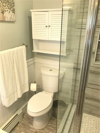 $2,400 | 46 Lee Avenue, Unit 1, Newport, RI 02840