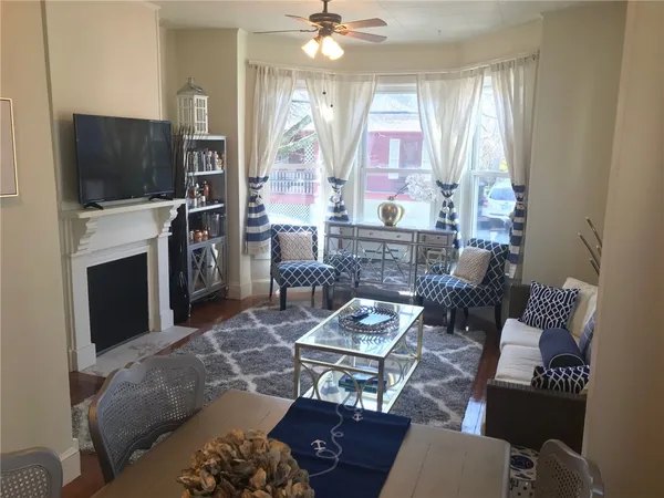 $2,400 | 46 Lee Avenue, Unit 1, Newport, RI 02840